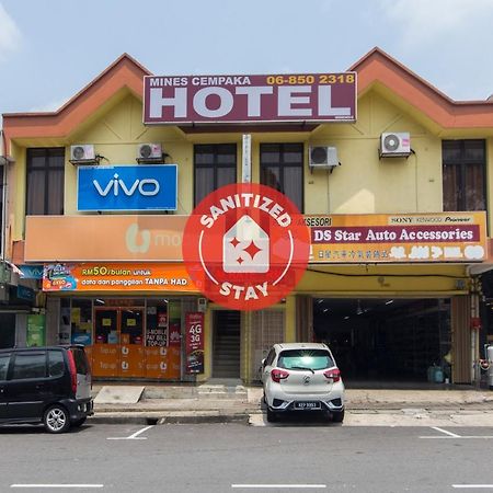 OYO 44072 Mines Cempaka Hotel Nilai Bagian luar foto