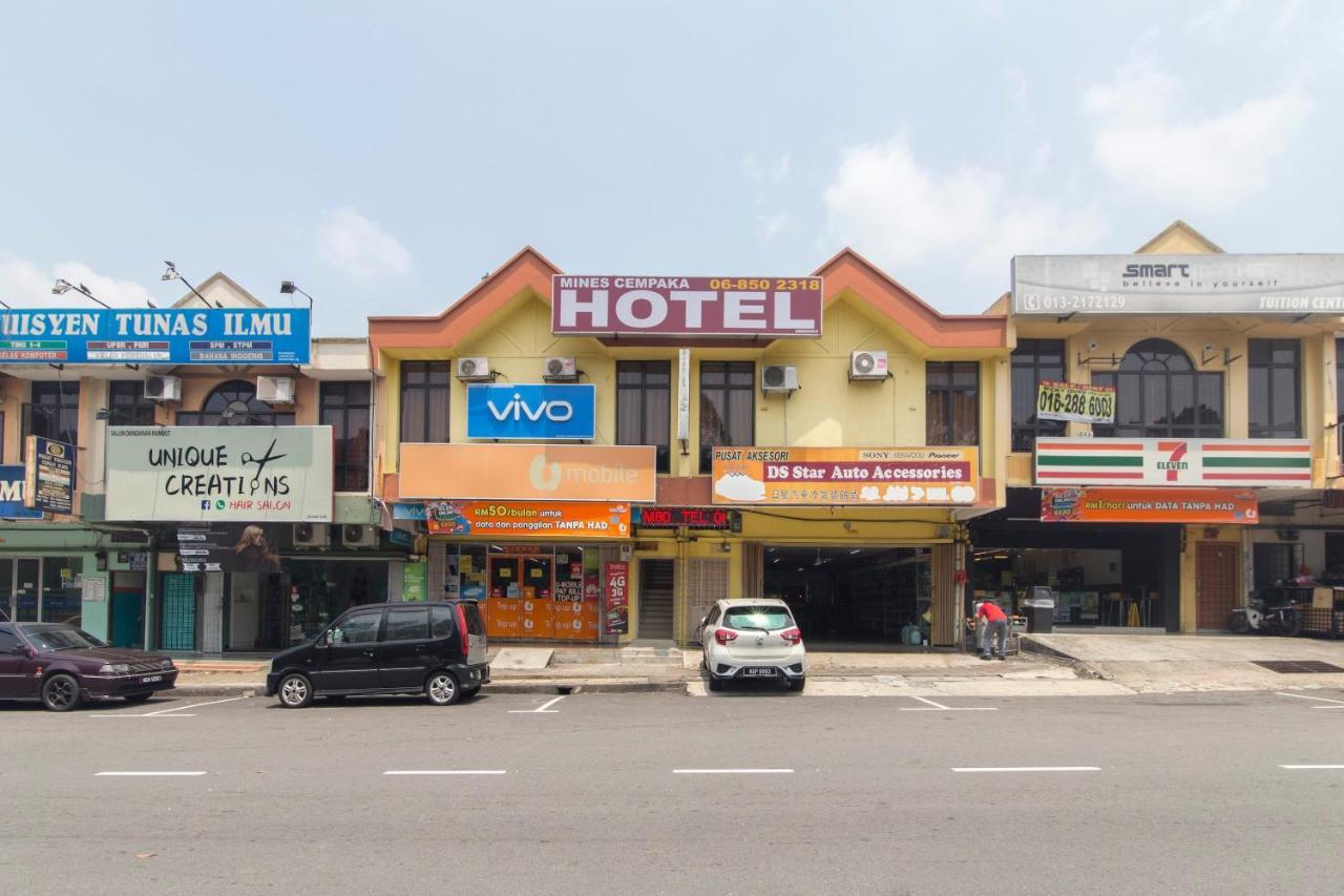 OYO 44072 Mines Cempaka Hotel Nilai Bagian luar foto