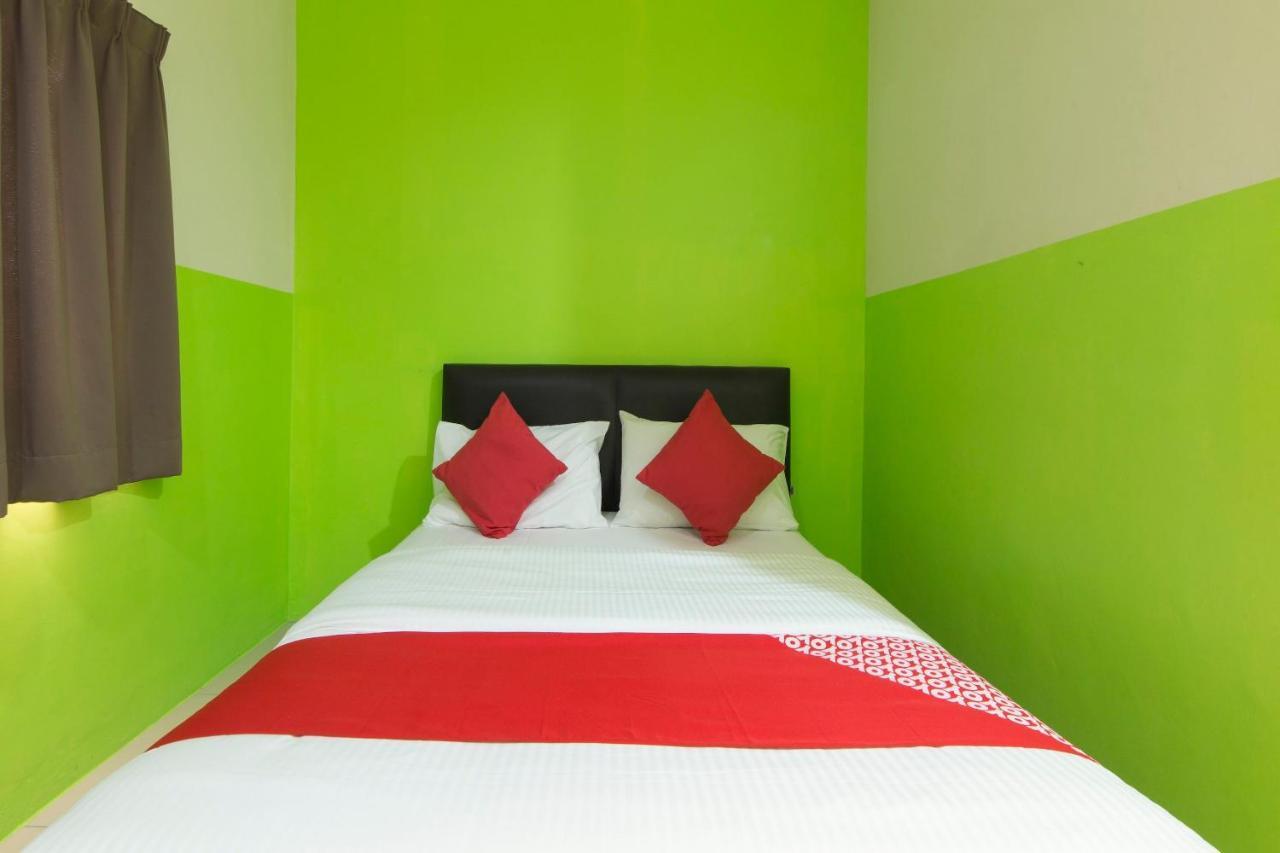 OYO 44072 Mines Cempaka Hotel Nilai Bagian luar foto