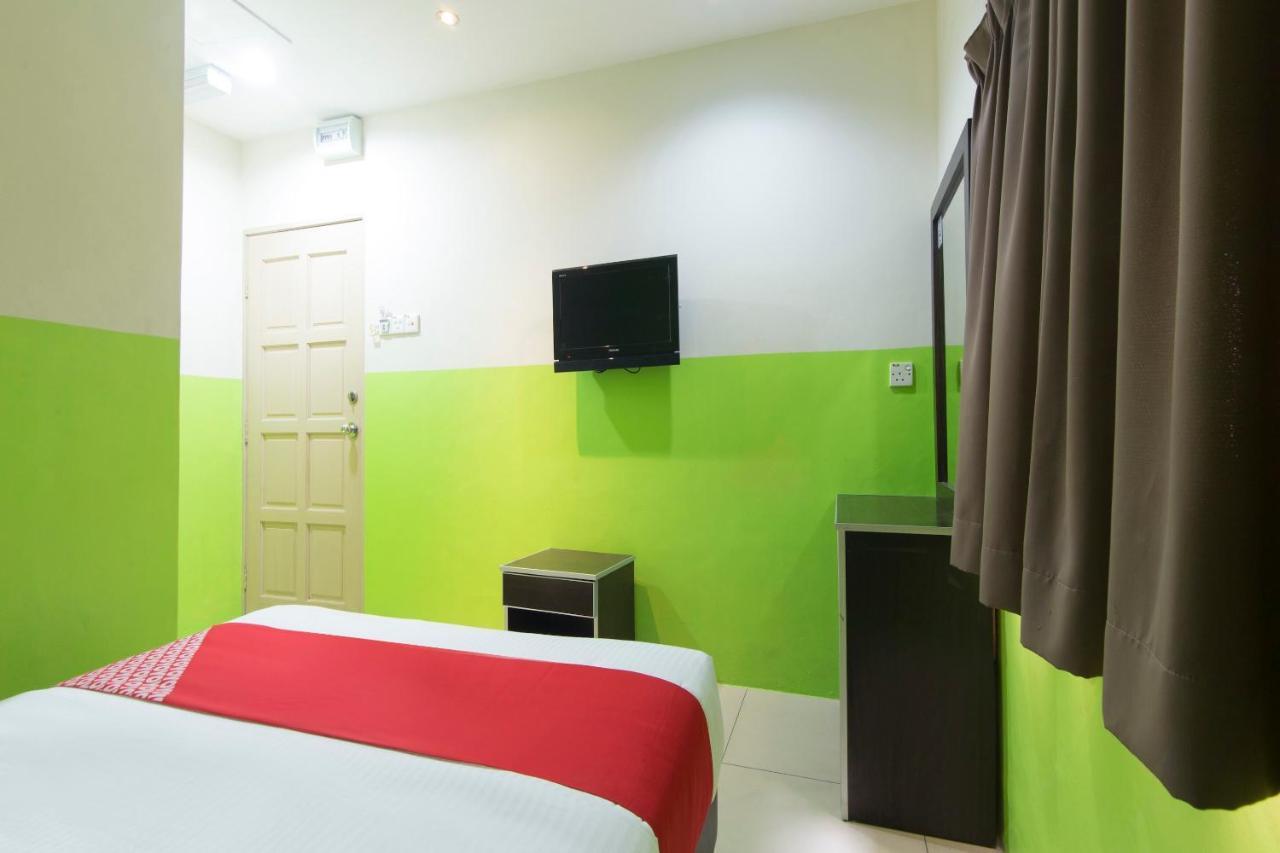 OYO 44072 Mines Cempaka Hotel Nilai Bagian luar foto