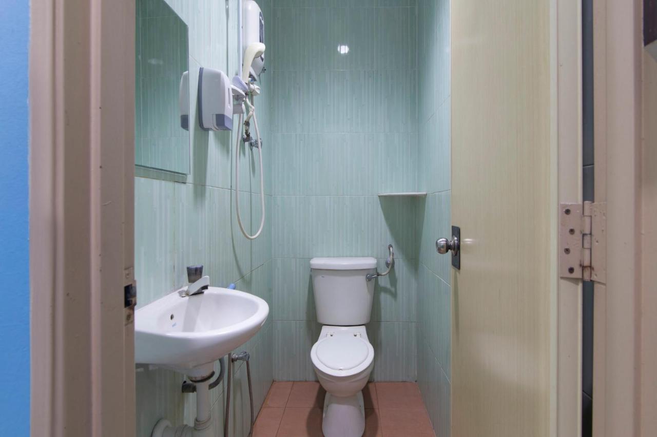 OYO 44072 Mines Cempaka Hotel Nilai Bagian luar foto