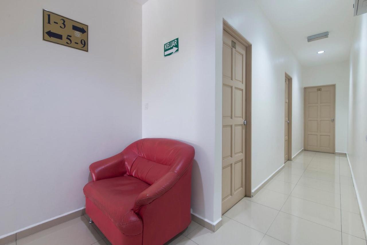 OYO 44072 Mines Cempaka Hotel Nilai Bagian luar foto