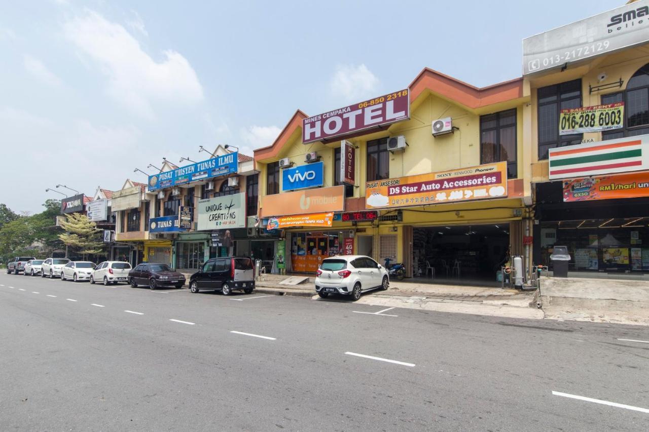 OYO 44072 Mines Cempaka Hotel Nilai Bagian luar foto