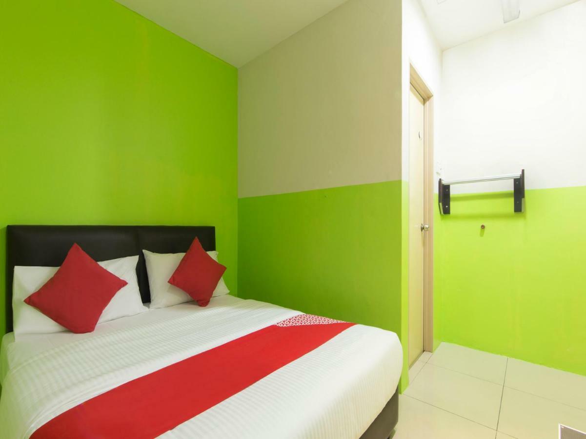 OYO 44072 Mines Cempaka Hotel Nilai Bagian luar foto
